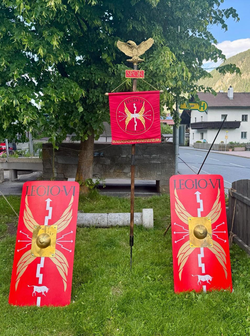 Wappen und Schilder der Legio VI Castellum Morans